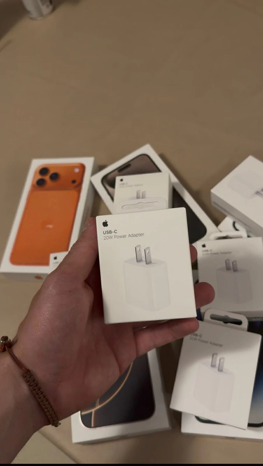 Cargador Apple 20W — Patas Universales